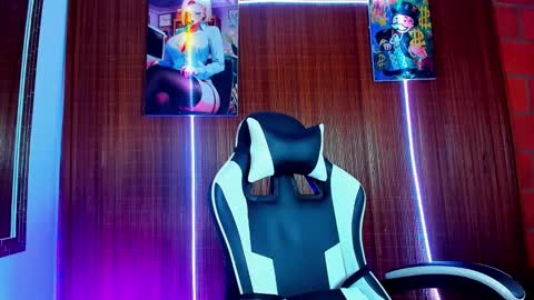 Snapshot of liiaam_lee_ chatting on February 21, 9:27 pm Daniel online show from February 21, 9:27 pm