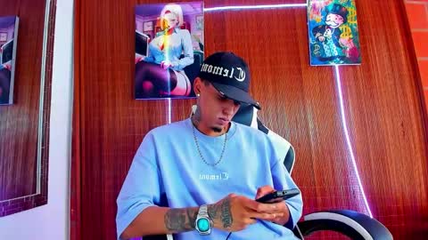 Snapshot of liiaam_lee_ chatting on February 23, 5:54 pm Daniel online show from February 23, 5:54 pm