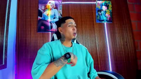 Snapshot of liiaam_lee_ chatting on February 25, 1:04 am Daniel online show from February 25, 1:04 am