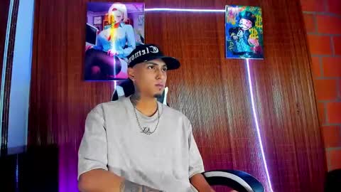 Snapshot of liiaam_lee_ chatting on February 27, 12:21 am Daniel online show from February 27, 12:21 am