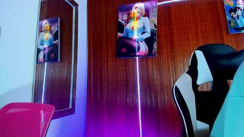 Snapshot of liiaam_lee_ chatting on March 1, 9:06 pm Daniel online show from March 1, 9:06 pm