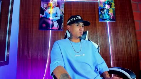 Snapshot of liiaam_lee_ chatting on March 5, 11:23 pm Daniel online show from March 5, 11:23 pm