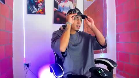 Snapshot of liiaam_lee_ chatting on March 15, 1:17 pm Daniel online show from March 15, 1:17 pm