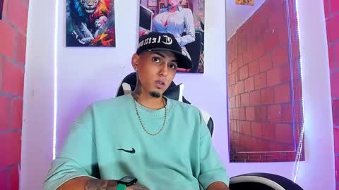 Snapshot of liiaam_lee_ chatting on March 17, 9:51 pm Daniel online show from March 17, 9:51 pm