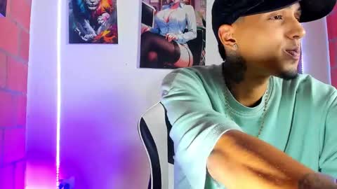 Snapshot of liiaam_lee_ chatting on March 21, 11:30 pm Daniel online show from March 21, 11:30 pm