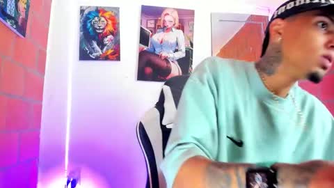 Snapshot of liiaam_lee_ chatting on March 22, 3:59 pm Daniel online show from March 22, 3:59 pm