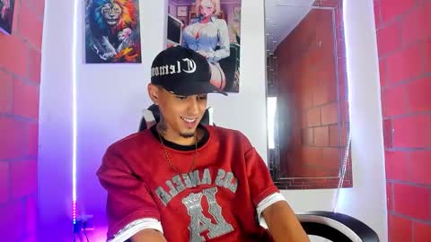 Snapshot of liiaam_lee_ chatting on March 23, 11:31 pm Daniel online show from March 23, 11:31 pm