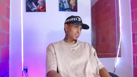 Snapshot of liiaam_lee_ chatting on March 24, 10:59 pm Daniel online show from March 24, 10:59 pm