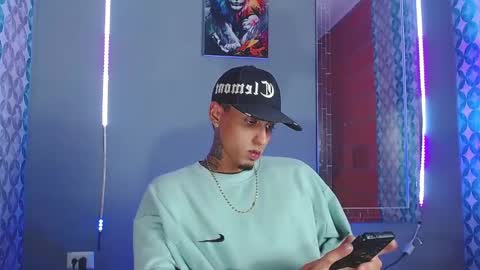 Snapshot of liiaam_lee_ chatting on March 27, 11:37 pm Daniel online show from March 27, 11:37 pm