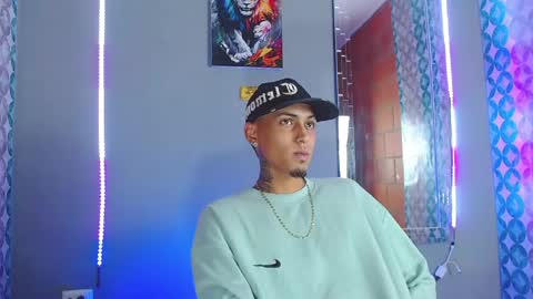 Snapshot of liiaam_lee_ chatting on April 3, 11:25 pm Daniel online show from April 3, 11:25 pm