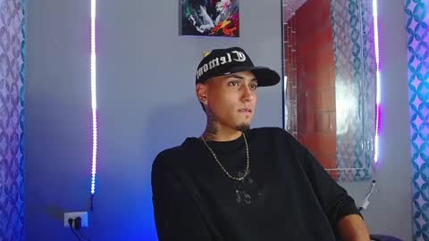 Snapshot of liiaam_lee_ chatting on April 4, 11:02 pm Daniel online show from April 4, 11:02 pm