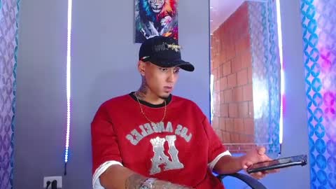 Snapshot of liiaam_lee_ chatting on April 8, 10:32 pm Daniel online show from April 8, 10:32 pm