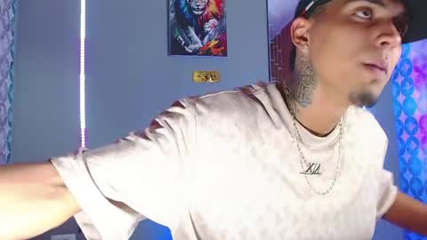 Snapshot of liiaam_lee_ chatting on April 10, 12:05 am Daniel online show from April 10, 12:05 am