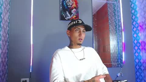 Snapshot of liiaam_lee_ chatting on April 10, 10:36 pm Daniel online show from April 10, 10:36 pm