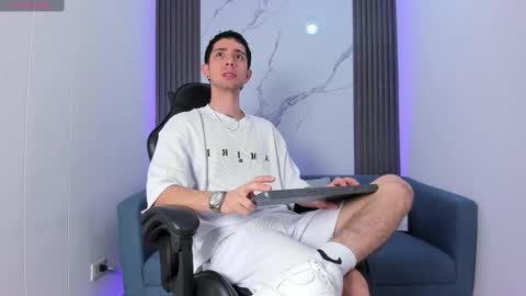 L I I A M online show from September 10, 2:28 pm