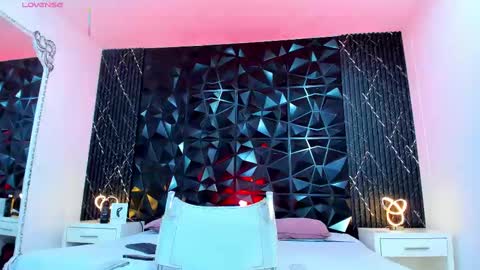 L I I A M online show from September 17, 5:47 pm