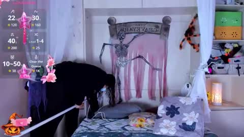         online show from October 25, 11:40 am