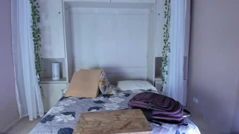         online show from November 22, 11:42 am