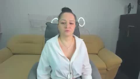 Snapshot of likaa_likaa chatting on February 12, 12:11 pm Lika online show from February 12, 12:11 pm