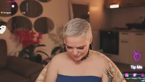 likaaberry online show from October 29, 6:09 pm