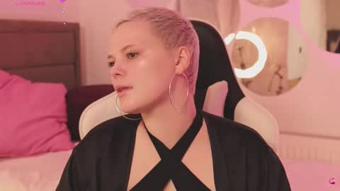 likaaberry online show from February 19, 11:17 am