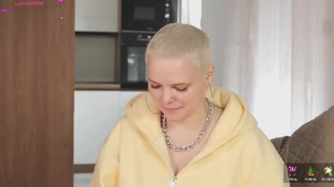 likaaberry online show from April 13, 4:23 pm
