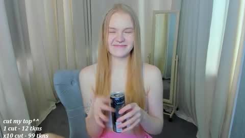 Snapshot of lil_cookie_monster chatting on March 3, 11:16 am Erica online show from March 3, 11:16 am