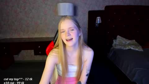 Snapshot of lil_cookie_monster chatting on March 7, 11:29 am Erica online show from March 7, 11:29 am