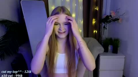 Snapshot of lil_cookie_monster chatting on April 3, 11:19 am Erica online show from April 3, 11:19 am