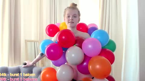 Snapshot of lil_cookie_monster chatting on April 16, 11:33 am Erica online show from April 16, 11:33 am