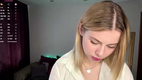 Snapshot of lil_elisa chatting on September 19, 11:00 am Elisa  online show from September 19, 11:00 am