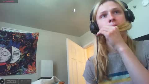 Snapshot of lil_gem chatting on September 16, 5:58 pm lil gemmie online show from September 16, 5:58 pm