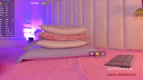 Snapshot of lil_hanna18 chatting on December 15, 1:11 pm Hanna online show from December 15, 1:11 pm