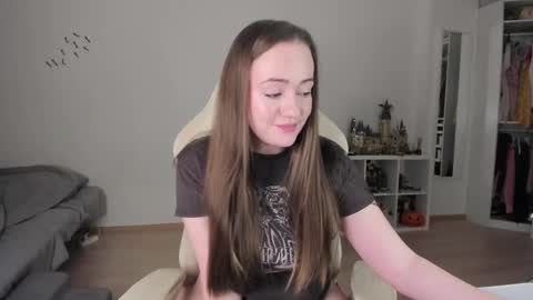 Snapshot of lil_happiness chatting on November 30, 4:44 pm for free registration 3 online show from November 30, 4:44 pm