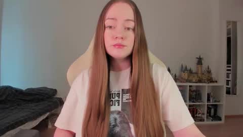 Snapshot of lil_happiness chatting on March 20, 8:30 am for free registration 3 online show from March 20, 8:30 am