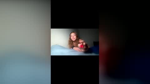Snapshot of lil_luca chatting on June 3, 10:18 am lil_luca online show from June 3, 10:18 am