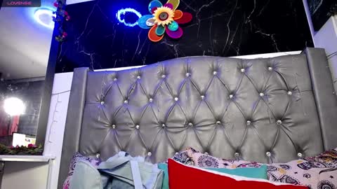   online show from December 12, 10:45 am