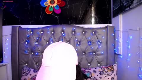   online show from December 12, 6:53 pm