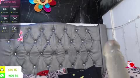   online show from April 1, 12:28 pm