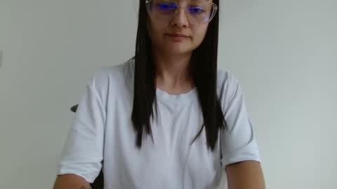 Snapshot of lilcoralinne_0 chatting on April 4, 3:20 pm Valeri Villalobos IG villa lobosvaleri online show from April 4, 3:20 pm