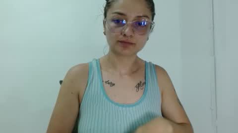 Snapshot of lilcoralinne_0 chatting on April 26, 11:24 pm Valeri Villalobos IG villa lobosvaleri online show from April 26, 11:24 pm