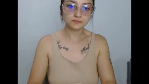 Snapshot of lilcoralinne_0 chatting on May 30, 1:25 am Valeri Villalobos IG villa lobosvaleri online show from May 30, 1:25 am