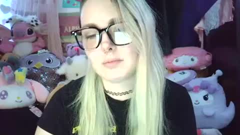 Snapshot of lilemmy1999 chatting on February 5, 8:35 pm emily ryanson online show from February 5, 8:35 pm