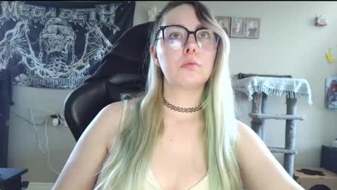 Snapshot of lilemmy1999 chatting on April 22, 7:48 pm emily ryanson online show from April 22, 7:48 pm