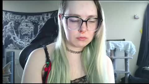 Snapshot of lilemmy1999 chatting on May 4, 7:43 pm emily ryanson online show from May 4, 7:43 pm
