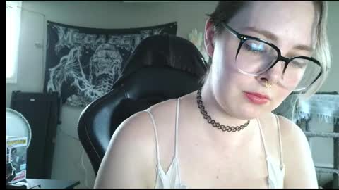 Snapshot of lilemmy1999 chatting on May 18, 8:47 pm emily ryanson online show from May 18, 8:47 pm