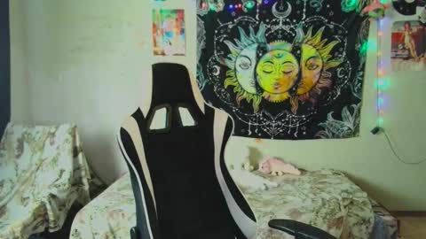 Lil online show from October 29, 8:05 am