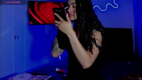 lili_evanss online show from April 24, 2:08 pm