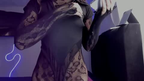 lili_evanss online show from May 25, 5:52 pm