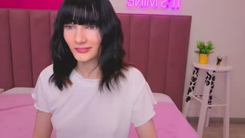 Lilli  follow me kiss online show from June 16, 11:46 am